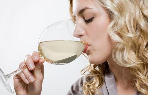 飲酒多少算過量？喝多少酒算喝得太多？喝酒的危害