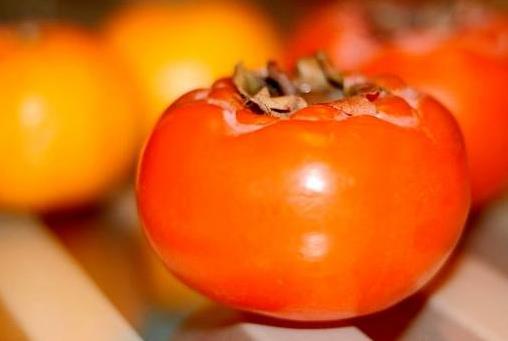 柿子不能與什么食物同時(shí)吃？柿子的食用禁忌