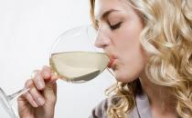 飲酒多少算過(guò)量？喝多少酒算喝得太多？喝酒的危害