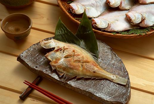 煎魚怎么不粘鍋？煎魚怎么不掉皮