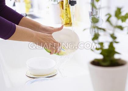 怎樣洗盤子省水？洗餐具節(jié)水生活小竅門