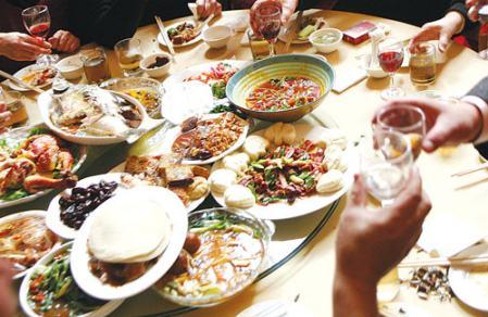 年末春節(jié)期間應(yīng)酬多喝酒多易肥膩，餐后吃什么補(bǔ)救最有效