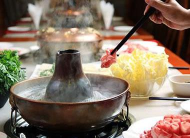 食物趁熱吃好嗎？寒冬進(jìn)食過熱易損害口腔健康