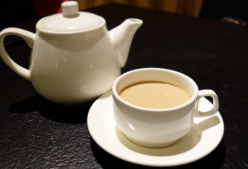 細(xì)數(shù)奶茶的四大罪狀-一杯奶茶等于一碗飯？