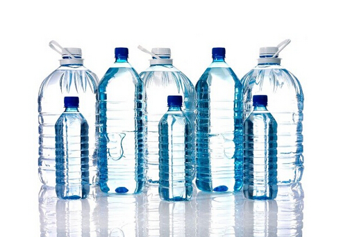 瓶裝水經過暴曬后真的會變成“毒水”？