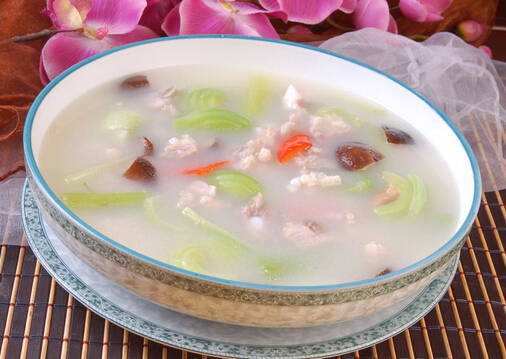 湯里的營養(yǎng)不足一成？喝肉湯不易過量