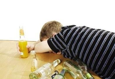 酒后胃難受吃什么好？酒喝多了胃難受怎么辦