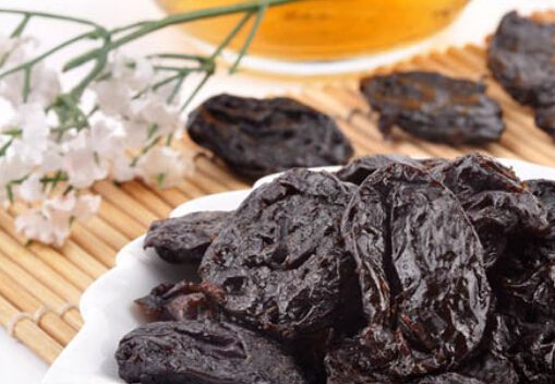 吃梅干能緩解肚子痛？吃梅干的作用