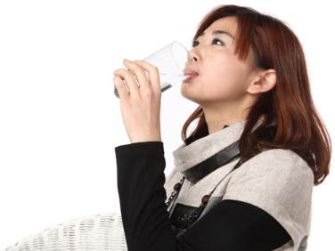 飲水機(jī)里的熱水是否燒開？經(jīng)常喝飲水機(jī)里的熱水對身體有害嗎