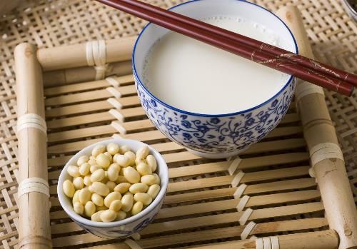 女人每天喝豆?jié){對(duì)身體好嗎？女人喝豆?jié){的好處