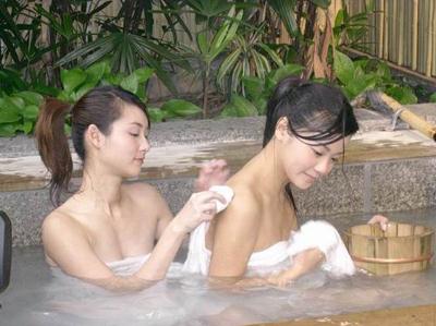 女性泡溫泉要注意什么？女人泡溫泉的注意事項(xiàng)，泡溫泉多長(zhǎng)時(shí)間最適宜