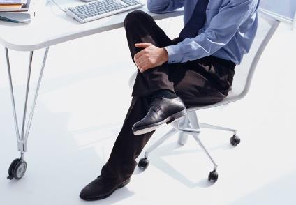 蹺二郎腿會影響男性生殖健康嗎？男人蹺二郎腿有哪些危害