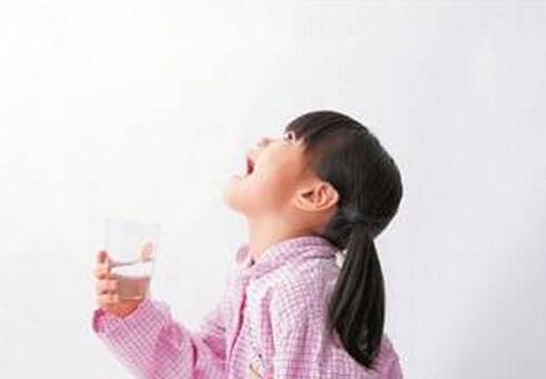 咸橄欖麥冬飲緩解嗓子疼-嗓子疼吃什么好？