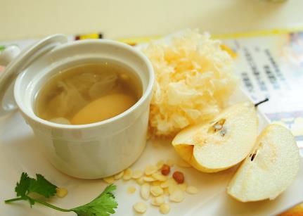 春季咳嗽吃什么好的快？十款食療對(duì)癥止咳化痰