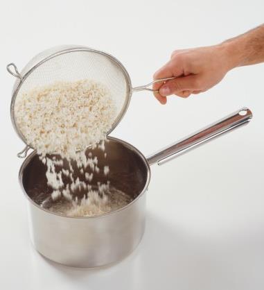 做大米飯怎樣淘米才正確？淘米煮飯最常見的誤區(qū)