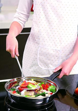 怎樣炒菜能減少?gòu)N房油煙？如何減少炒菜油煙的危害