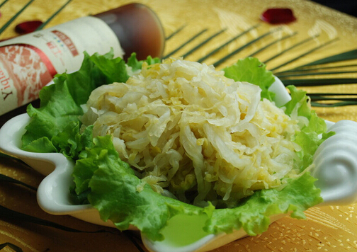 腌酸菜時加片維生素C-酸菜什么時候腌制好？