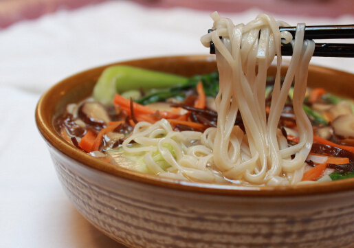 煮食物有學(xué)問(wèn)-煮面條加點(diǎn)油不粘連