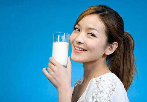 失眠的原因有哪些？有助睡眠的食物推薦