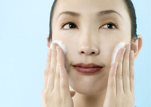 男士油性皮膚用什么洗面奶？女生油性皮膚用什么洗面奶？