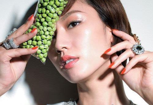 糾正精華素使用六大誤區(qū)：潔面后并非精華液吸收最佳時(shí)機(jī)