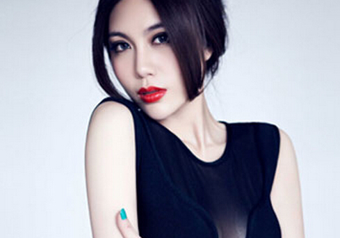 如何讓胸部二次發(fā)育？吃什么能讓乳房二次發(fā)育