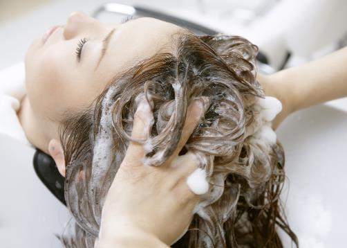 如何洗頭能有效減少掉發(fā)？正確的洗頭方法防脫發(fā)