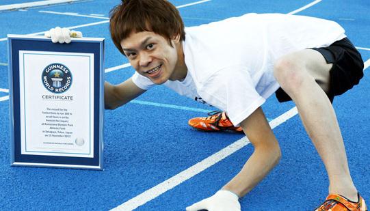 日本選手伊藤健一用四肢跑百米，17秒47創(chuàng)新吉尼斯世界紀(jì)錄