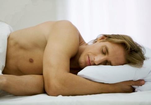 男人裸睡對(duì)身體好嗎？男人睡眠不好怎么辦