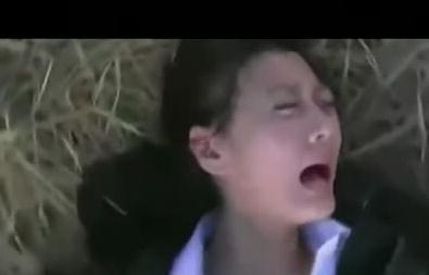 抗日劇《箭在弦上》女角遭輪奸后褲子自動(dòng)穿上射殺日軍