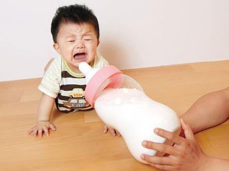 寶寶什么時(shí)候會(huì)發(fā)生厭奶？寶寶厭奶怎么辦