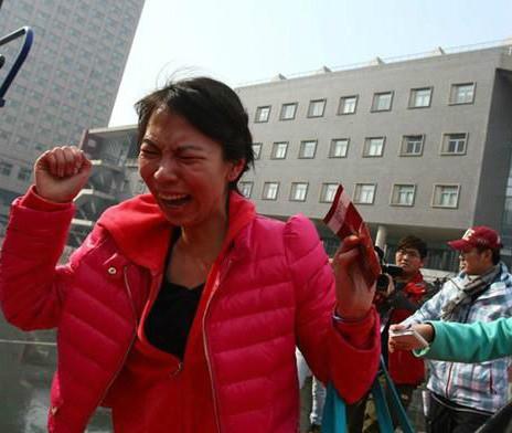北影哭泣姐落榜大哭撒潑打滾圖走紅，網(wǎng)友調(diào)侃“哭這么丑怎么演瓊瑤戲”