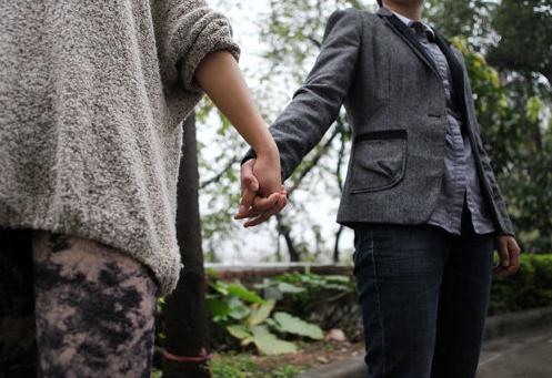 廣州首對同性戀情侶欲登記結(jié)婚,卻被工作人員拒絕并“教育”