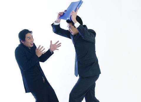 如何化解辦公室沖突？同事關(guān)系緊張是離職首要原因