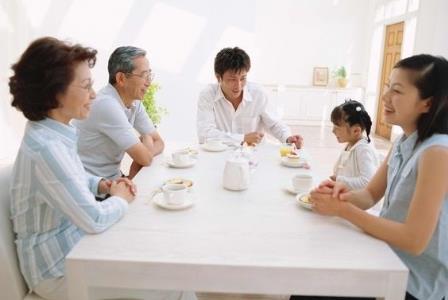 餐桌上的禮儀涵養(yǎng)：在飯桌上應(yīng)注意什么