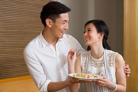 男人都喜歡美女嗎？專家解說(shuō)男人為什么喜歡美女