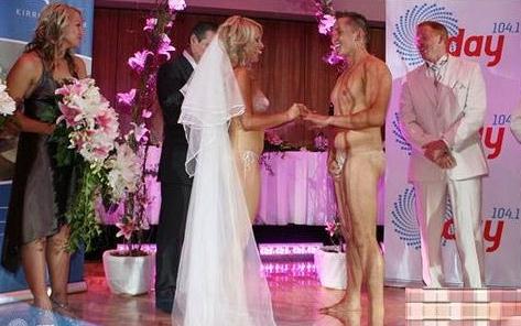 裸婚不如裸體結(jié)婚？日本流行裸體婚禮