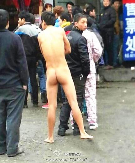 春運(yùn)如何能快速買火車票回家？溫州一裸男排隊買票被派出所遣送回家