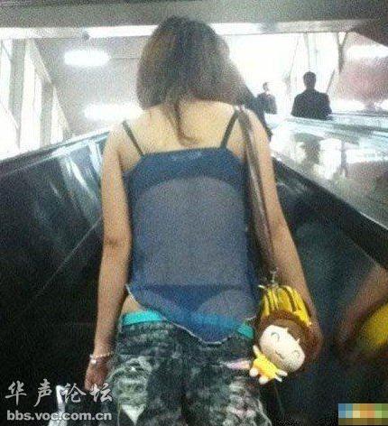 姐，穿這樣也逛街？內(nèi)褲外穿太霸氣鳥