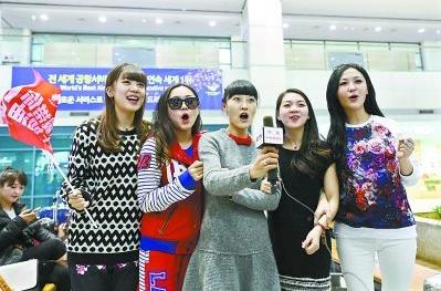 郜林妻子、張琳芃妻子、鄭智妻子、孫祥妻子、馮瀟霆妻子(從左至右)