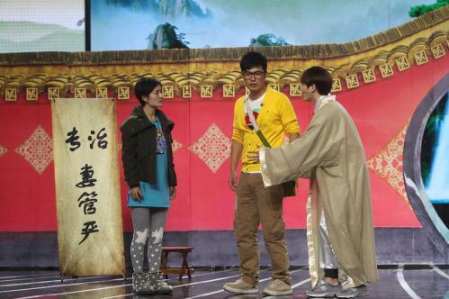 謝娜陳赫小品《情感大師》大打溫情牌，坡姐搭檔曾小賢笑果驚人
