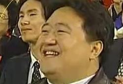 春晚笑臉哥是誰？央視春晚最牛釘子戶觀眾“笑臉哥”冉少平個(gè)人資料
