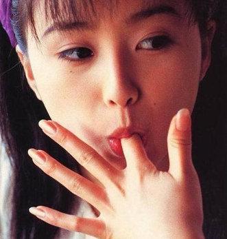 組圖：42歲酒井法子復(fù)出超酷性感裝露面，全裸淋浴吸吮手指舊照瘋傳