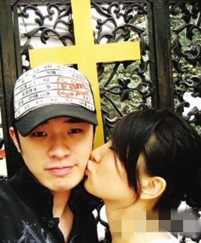 曾小賢陳赫26歲女友許婧美艷私房照曝光，初中相戀至今已十年