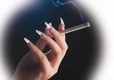 男子吸煙成癮致全家肺癌，吸煙的危害有哪些？二手煙危害更嚴重