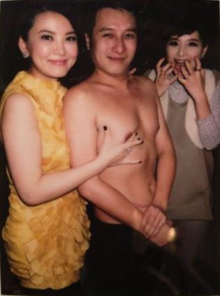 快樂家族囧事:謝娜下跪致歉,海濤告白吳昕,李維嘉遭李湘捏奶襲胸