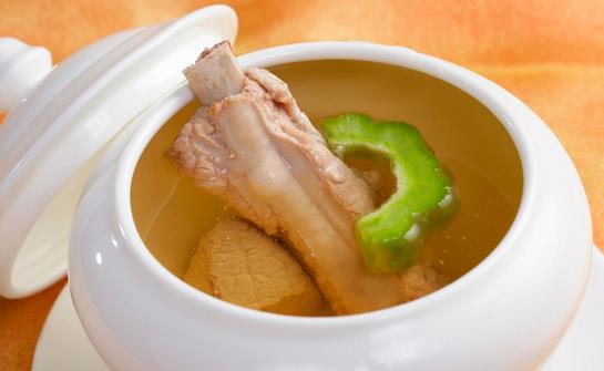 骨頭湯有多少營養(yǎng)？補鈣能只喝骨頭湯嗎？