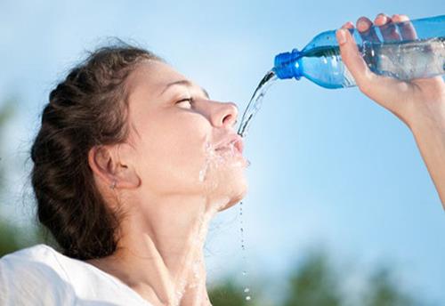 怎樣喝水最健康？每天喝水的正確時間