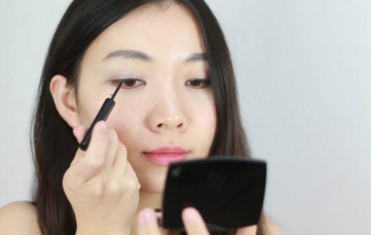 完美出行眼線很重要！眼妝的畫法