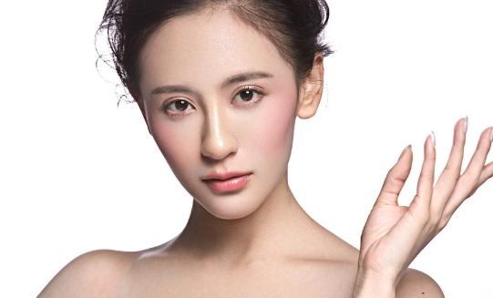素顏出門？裸妝更出色！
